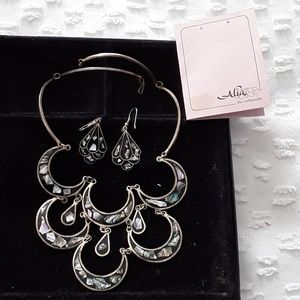 Alia necklace and earrings